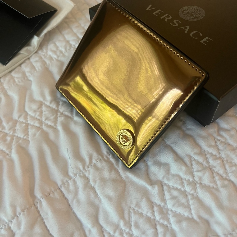 Versace Shiny Gold Card Holder - Picture 4 of 9